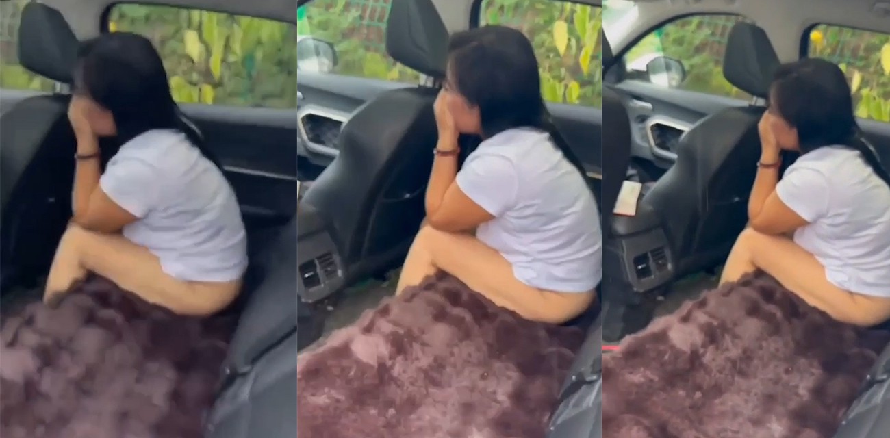 小情侣路边车震做爱 男子犯贱去开车门 真是离谱啊 别人在屌嗨 你去凑啥热闹？吓阳痿了咋搞啊！